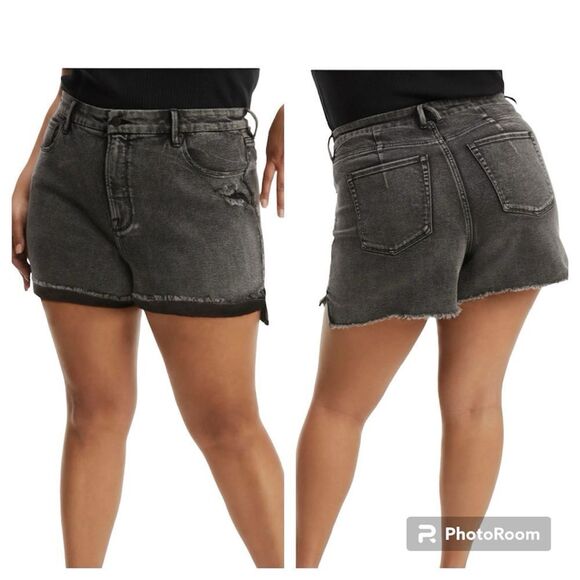 GOOD AMERICAN GOOD CURVE DENIM SHORTS HIGH RISE DISTRESSED NWT - Picture 1 of 14